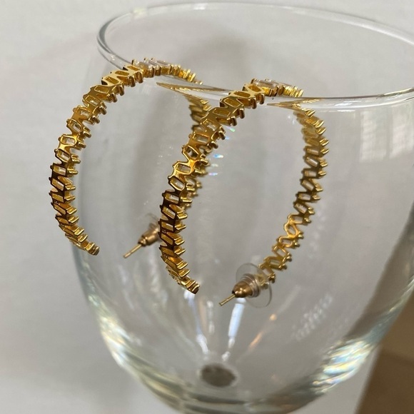 The M Jewelers NY Gold Vermeil Hoop Earrings Emerald Cut Crystal Clusters - Picture 3 of 6